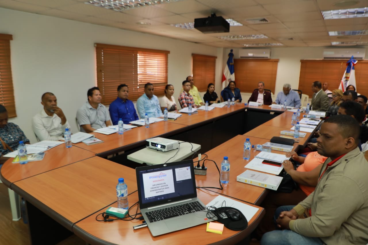 Porfirio Peralta deja inaugurado diplomado: Finanzas Administrativa para Mipymes.